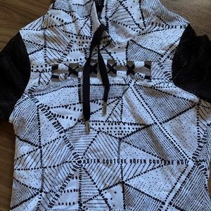 Grungy hoodie with lace details